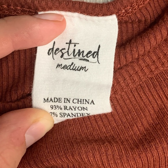 Basic ribbed top. Size medium - Picture 2 of 3